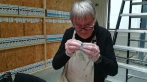 Grijs, precies tussen zwart en wit